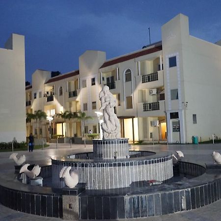 Home-Like Infinity Resort Vrindāvan Εξωτερικό φωτογραφία