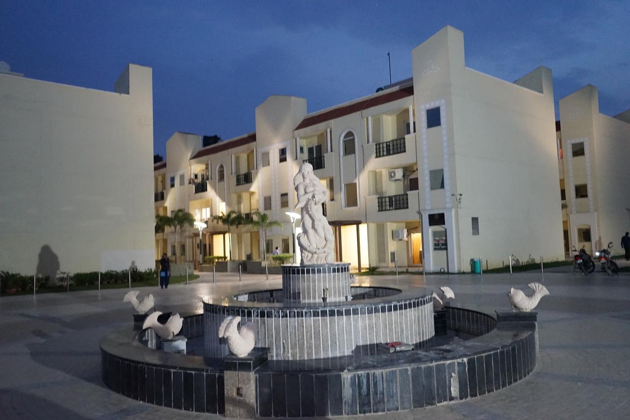 Home-Like Infinity Resort Vrindāvan Εξωτερικό φωτογραφία
